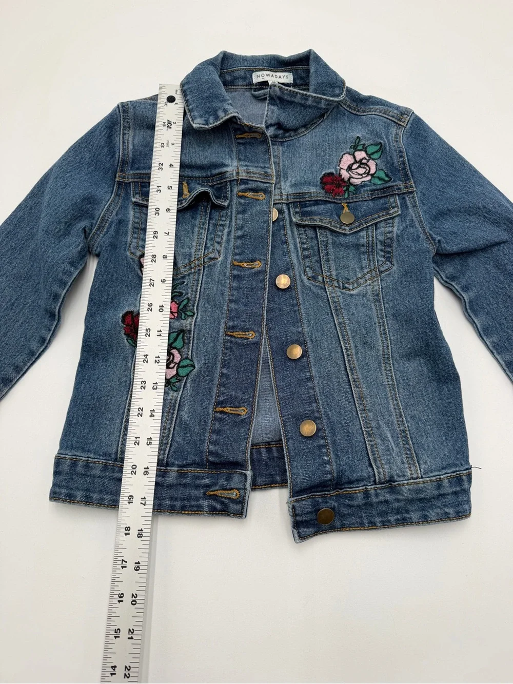 Nowadays Girls Denim Jacket Medium Blue Floral Embroidered Button Front Jean
